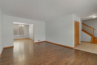 1462 Glen Ellyn Rd in Glendale Heights, IL - Building Photo - Building Photo