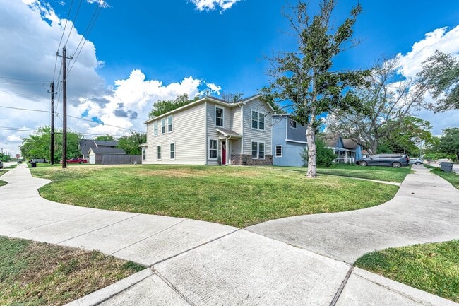 property at 426 S 4th St