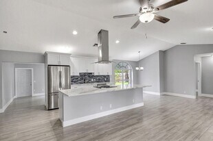 843 Azalea Dr, Unit 223 in Royal Palm Beach, FL - Building Photo