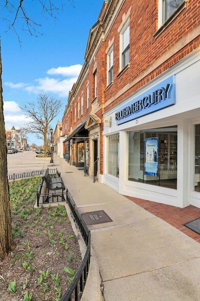 19 E 1st St in Hinsdale, IL - Building Photo - Building Photo