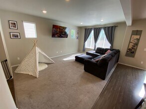 8651 Spartacus St NE in Lacey, WA - Building Photo - Building Photo