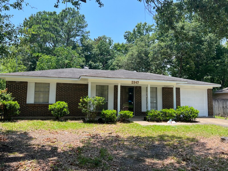 2847 Gardendale Ave in Gautier, MS - Foto de edificio