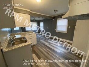 15481 Fenton Ave in Redford, MI - Building Photo - Building Photo