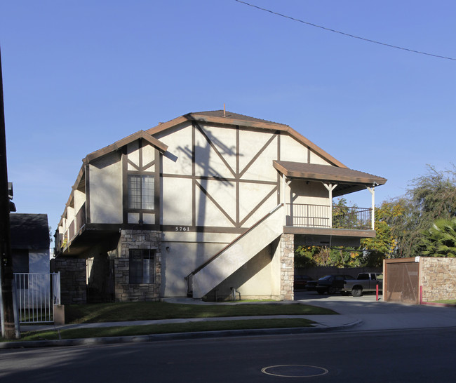 5761 Burnham Ave in Buena Park, CA - Foto de edificio - Building Photo