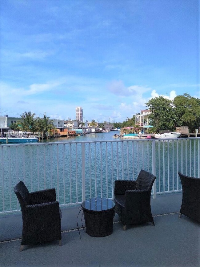 7133 Bay Dr in Miami Beach, FL - Building Photo - Building Photo