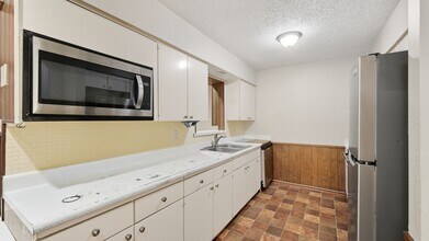 140 Cloverleaf Dr in Schertz, TX - Building Photo - Building Photo