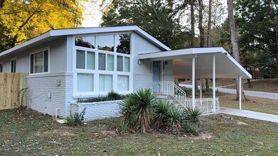 2764 Plantation Dr in East Point, GA - Building Photo - Building Photo