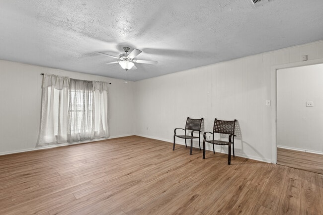 1208 Clark St in Marlin, TX - Building Photo - Building Photo