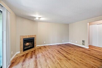 12901 149th St E, Unit B in Puyallup, WA - Building Photo - Building Photo
