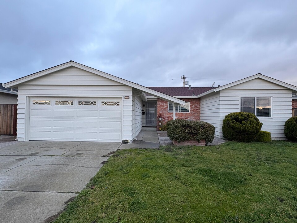 43032 Everglades Park Dr in Fremont, CA - Foto de edificio