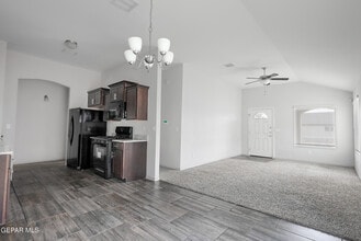 461 Villa Ysleta in El Paso, TX - Building Photo - Building Photo