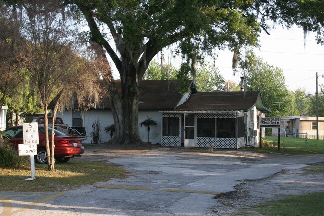 Union Drive Mobile Home Park in Lakeland, FL - Building Photo - Building Photo