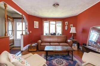 30 Adrian St, Unit 1 in Somerville, MA - Foto de edificio - Building Photo