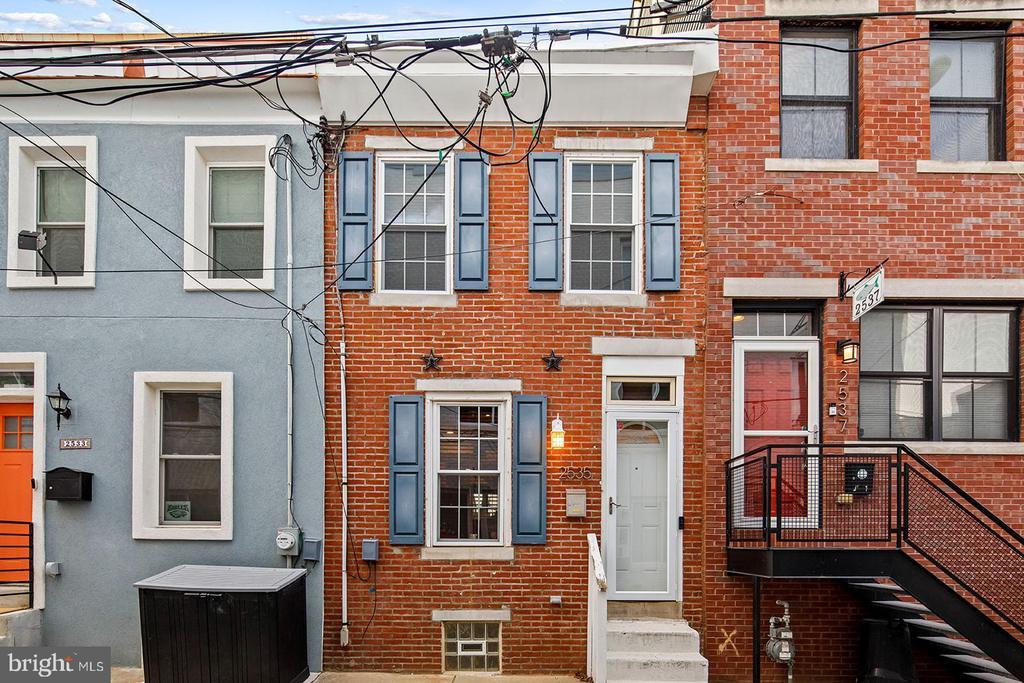 2535 E Gordon St in Philadelphia, PA - Building Photo