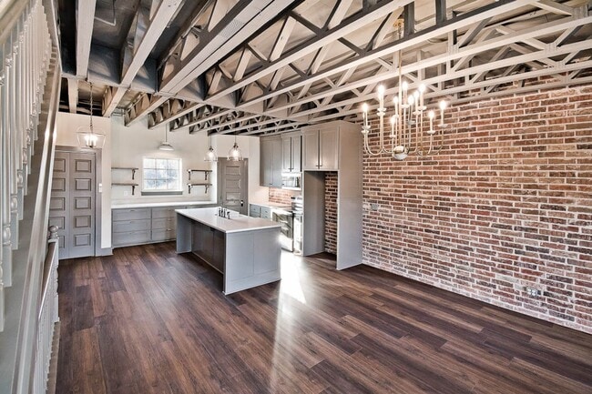 property at 195 N Chicago Wy