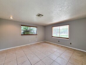 1703 Raintree Dr in Baytown, TX - Building Photo - Building Photo