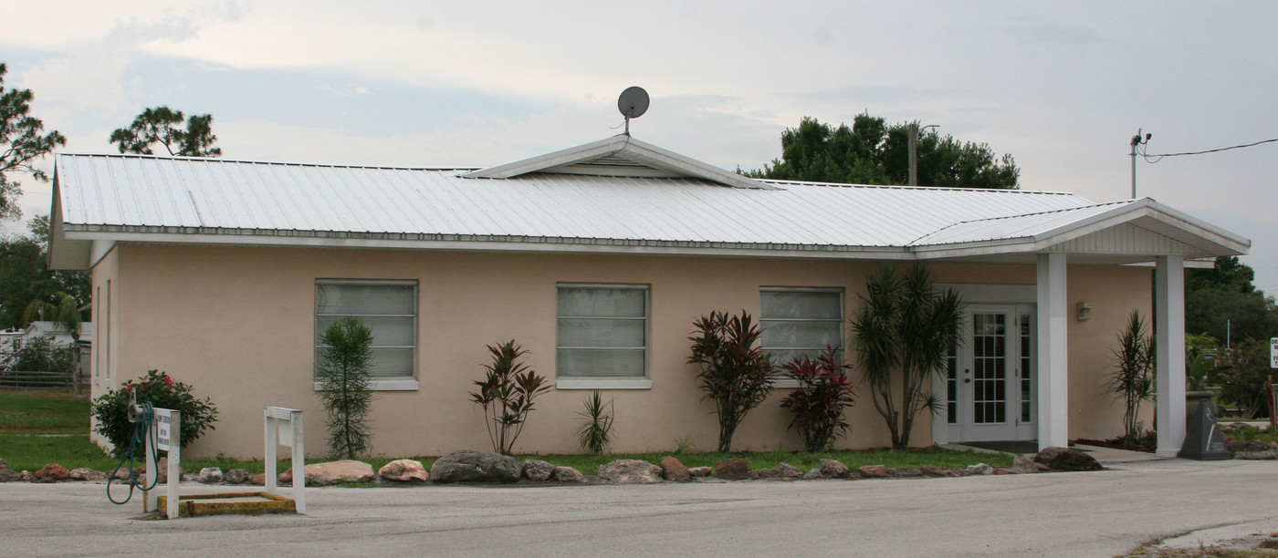 15898 HWY 27 in Lake Wales, FL - Foto de edificio