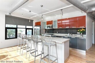 100 N Center St in Royal Oak, MI - Building Photo - Building Photo