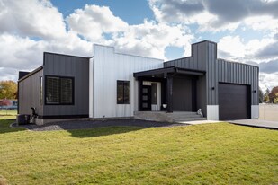 12904 N Market St in Mead, WA - Building Photo