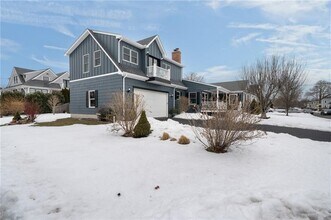 97 Eustis Ave in Newport, RI - Foto de edificio - Building Photo