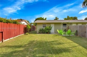 1015 SW 30th St in Fort Lauderdale, FL - Building Photo - Building Photo