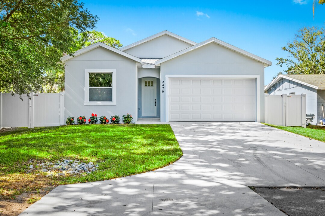 2420 Valentine St in Sarasota, FL - Building Photo