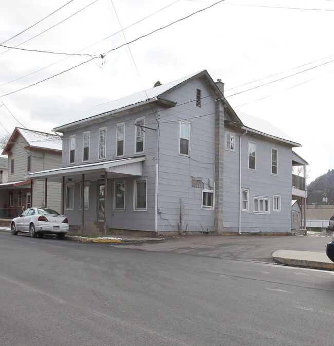 15 E Union St in Shickshinny, PA - Foto de edificio - Building Photo