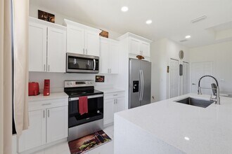 Newer 3/2 home all tile, Unit 4 in Ft. Myers, FL - Building Photo - Building Photo