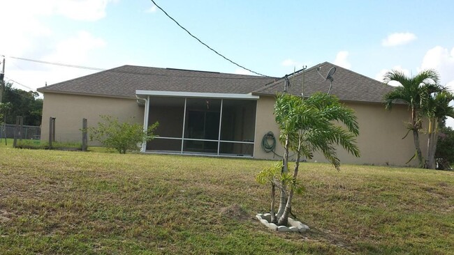 1002 SW Goodman Ave in Port St. Lucie, FL - Building Photo - Building Photo