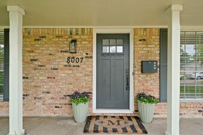 8007 Roos Rd in Houston, TX - Building Photo - Building Photo