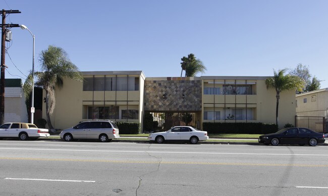 Park Whitsett Apartments in North Hollywood, CA - Foto de edificio - Building Photo