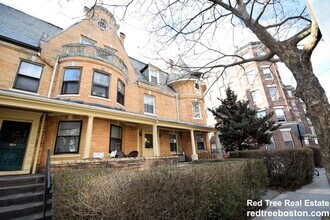 186 Naples Rd, Unit 1 in Brookline, MA - Building Photo - Building Photo