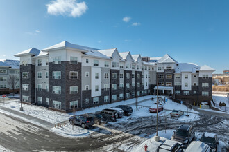 Red Rock Square II in Newport, MN - Foto de edificio - Primary Photo