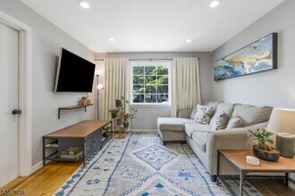 9 Westervelt Pl in Irvington, NJ - Building Photo - Building Photo