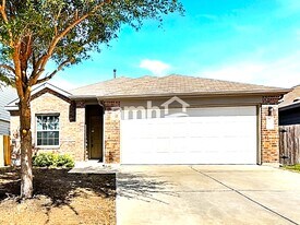 5900 Bell Tower Ln in Austin, TX - Building Photo