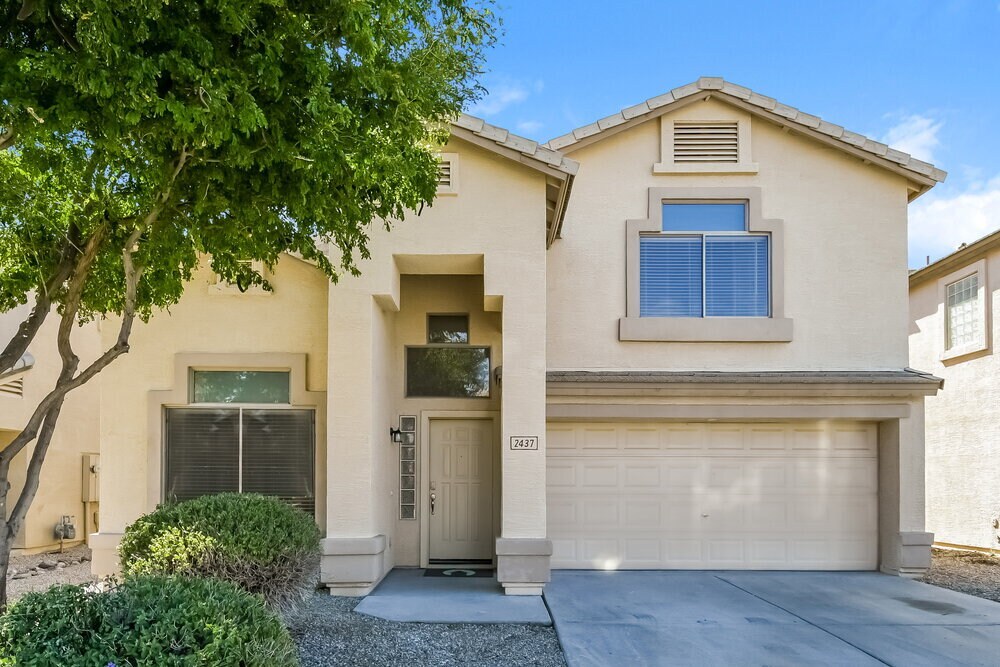 2437 W Running Deer Trail in Phoenix, AZ - Building Photo