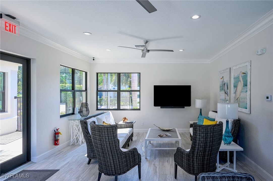 2371 Ravenna Blvd in Naples, FL - Building Photo