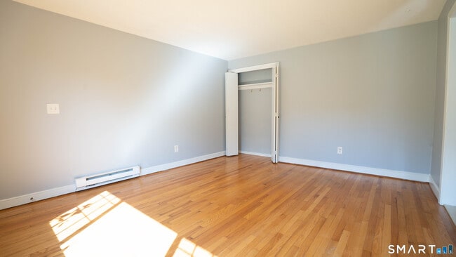 24 Coburn Cir in Newington, CT - Building Photo - Building Photo