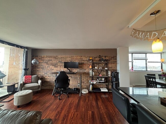 101 Bar Harbour Rd in Schaumburg, IL - Foto de edificio - Building Photo