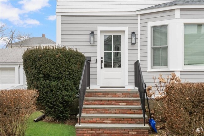 69 Connection St in Newport, RI - Building Photo - Building Photo