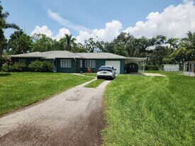 1662 Houston Dr in Ft. Myers, FL - Building Photo