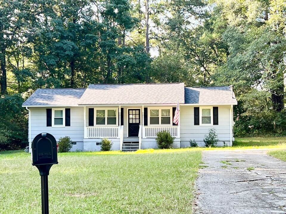 207 Custer Cir in Griffin, GA - Building Photo