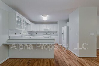 300 Indian Trail in Taylors, SC - Building Photo - Building Photo