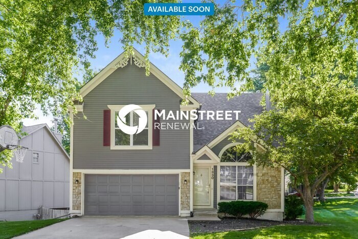 1330 N Anne Shirley Dr in Olathe, KS - Building Photo