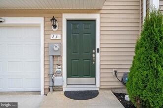 64 Tate Manor Dr in Charles Town, WV - Foto de edificio - Building Photo