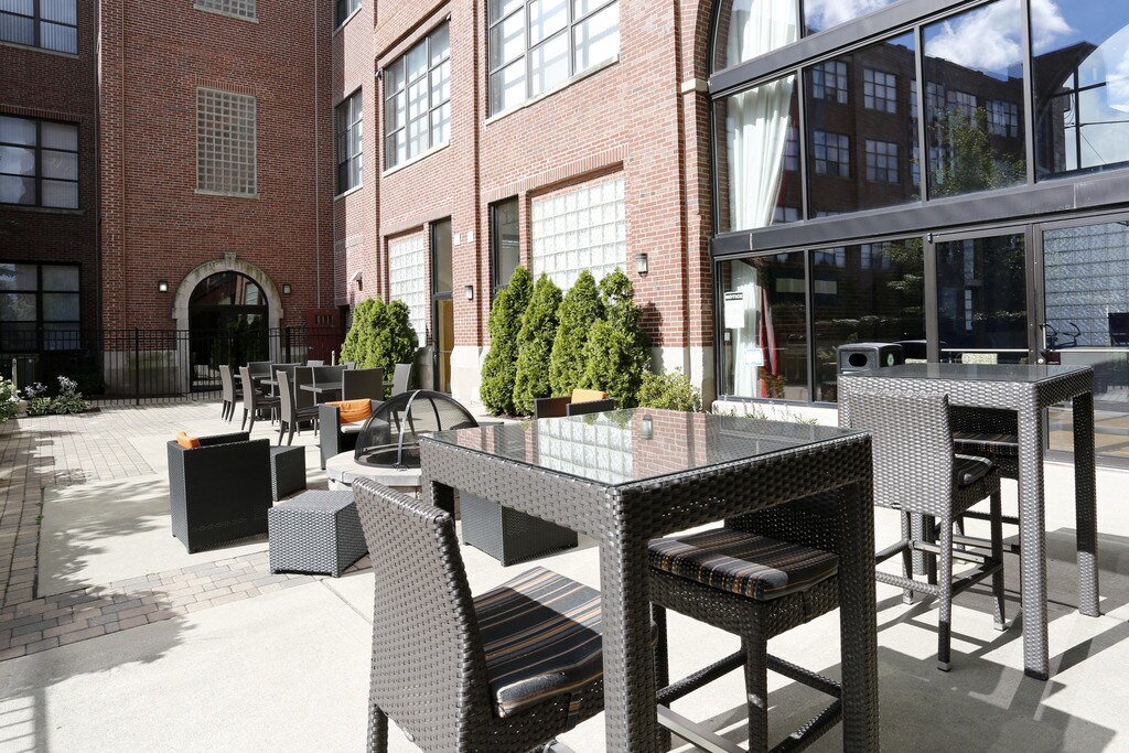 Ovaltine Court Villa Park, IL Apartments