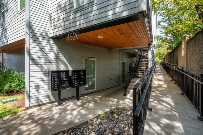 Savona Apartments in Portland, OR - Building Photo - Building Photo