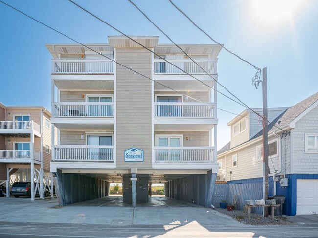 714 Carolina Beach Ave N in Carolina Beach, NC - Foto de edificio - Building Photo