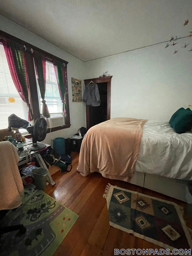 104 W Adams St
