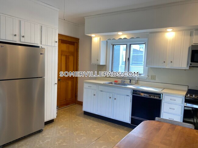 80 Curtis St in Somerville, MA - Building Photo - Building Photo